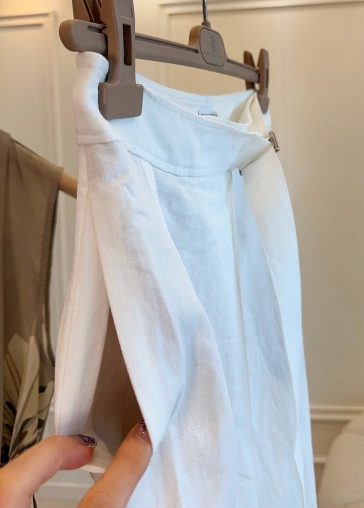 بنطال Brunello Cucinelli  أبيض بتصميم ملتف