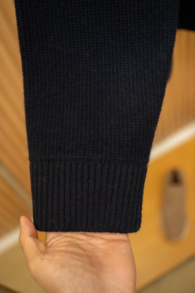 سويتشيرت صوف كشمير فاخر بنصف سحاب من لورو بيانا (Loro Piana Cashmere Half-Zip Sweater)