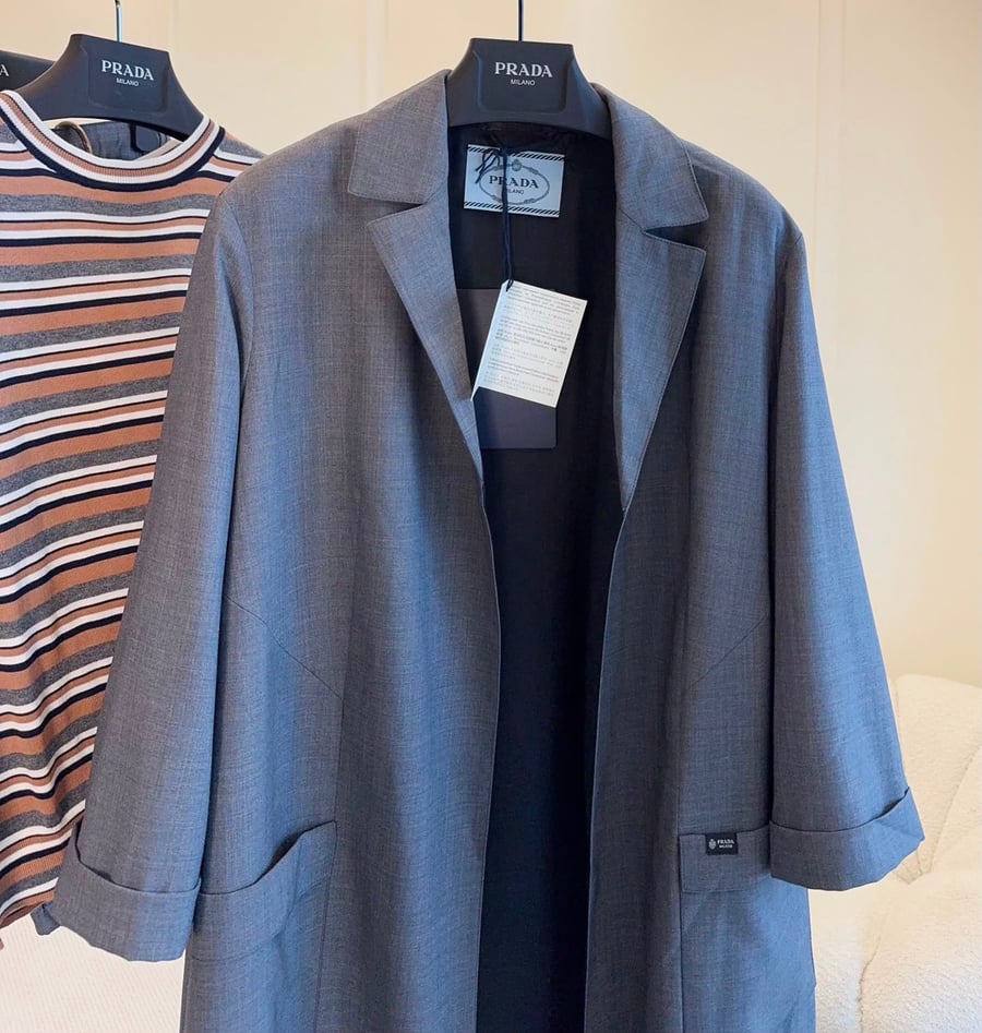 معطف "برادا" الخفيف بأسلوب البليزر (Prada Lightweight Blazer Coat)