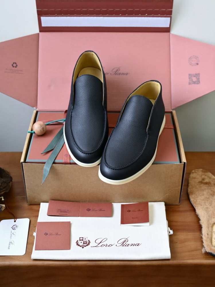 حذاء لورو بيانا الرجالي الفاخر من الجلد الطبيعي ( Loro Piana Open Walk Grained Leather )