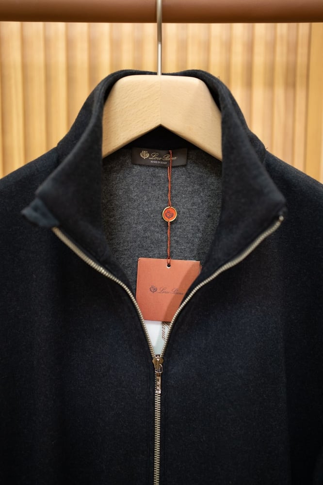 طقم كشمير فاخر بسحاب مرتفع من لورو بيانا (Loro Piana Cashmere Full-Zip Tracksuit)