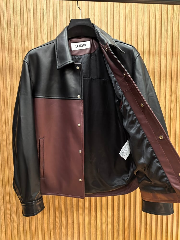 جاكيت لويفي الجلدي ثنائي اللون (Loewe Two-Tone Leather Jacket)