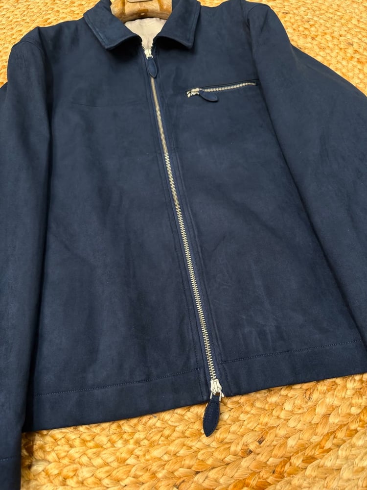 جاكيت جلد / شمواه رجالي فاخر من "برلوتي" (Berluti) باللون الكحلي الداكن (Suede Jacket)