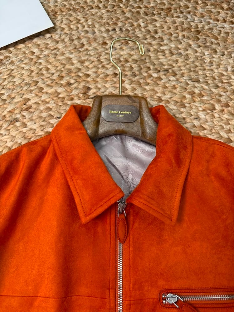 جاكيت جلد / شمواه رجالي فاخر من "برلوتي" (Berluti) باللون البرتقالي الجريء (Suede Jacket)