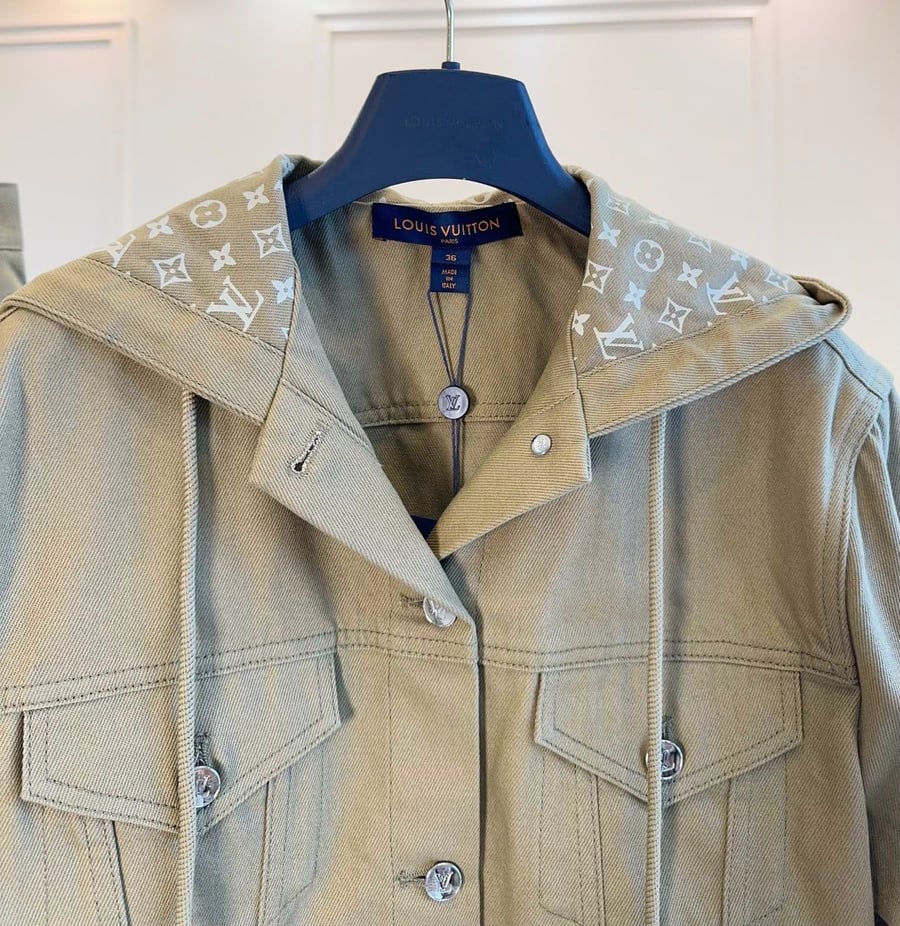جاكيت لويس فيتون (Louis Vuitton) النسائي الفاخر بقلنسوة
