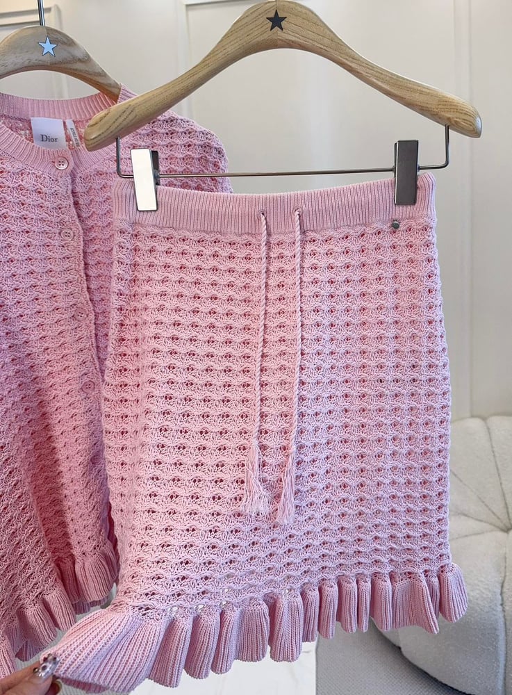 طقم ديور المحاك باللون الوردي (Dior Pink Knit Set)