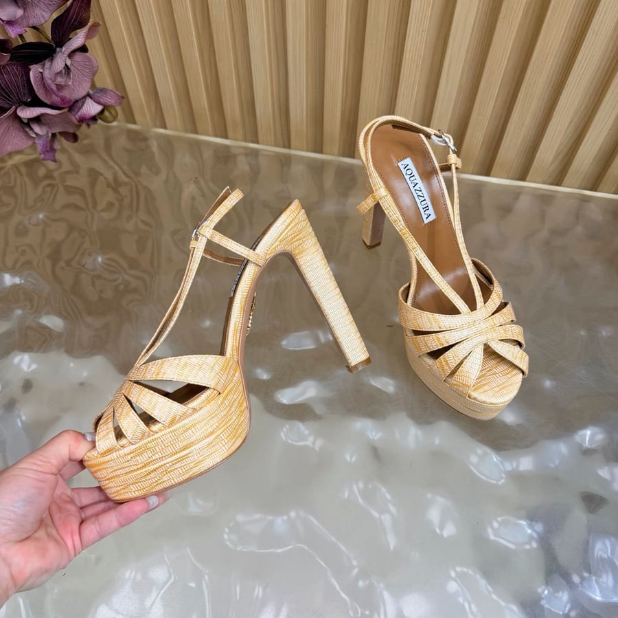 صندل سهرة بكعب عالٍ من  (Aquazzura)