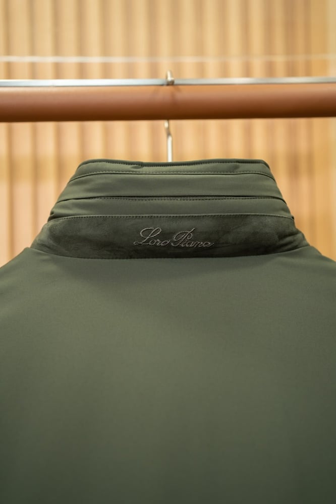 معطف "فوياجر" الفاخر المقاوم للعوامل الجوية من لورو بيانا (Loro Piana Voyager Jacket)
