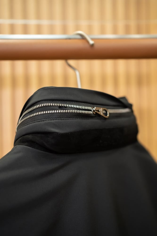 معطف "فوياجر" الفاخر المقاوم للعوامل الجوية من لورو بيانا (Loro Piana Voyager Jacket)