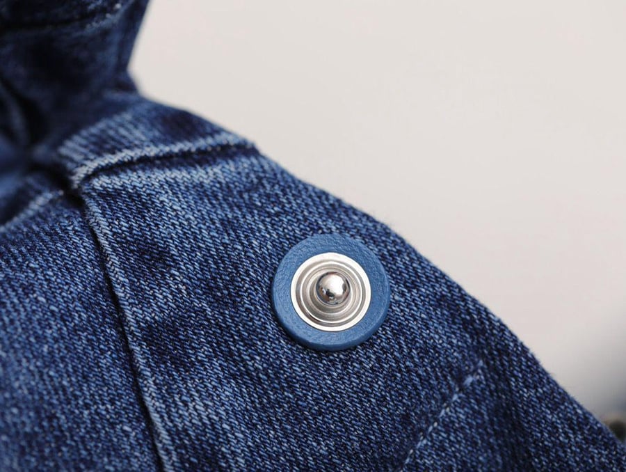 حقيبة "شانيل" من الدنيم بتصميم مبطن (CHANEL Quilted Denim Bag)