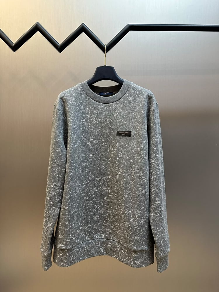 سويت شيرت رجالي فاخر بياقة دائرية من لويس فويتون (Louis Vuitton)
