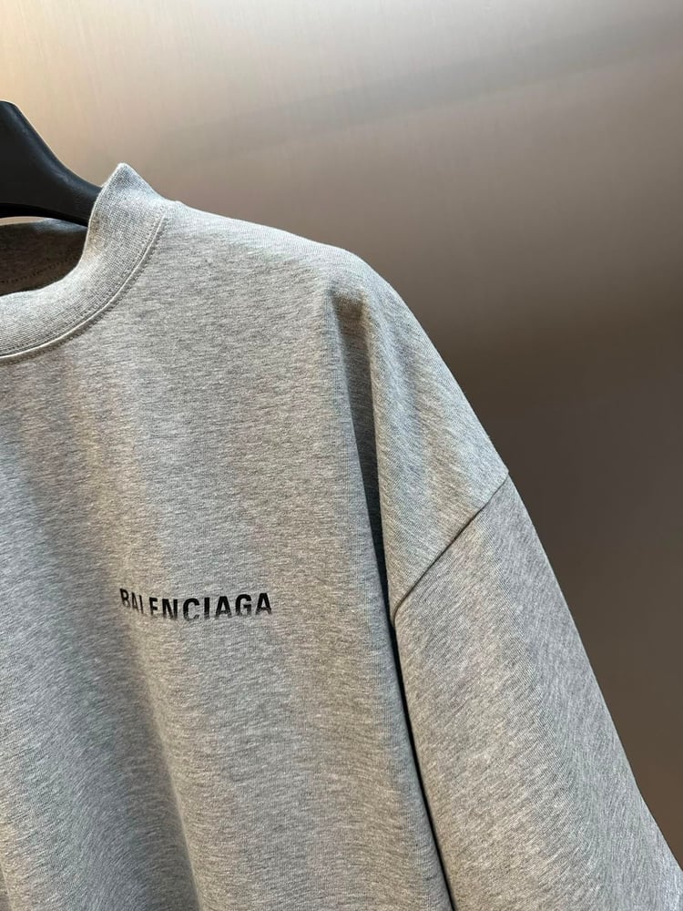 تيشرت رجالي فاخر رمادي من بالنسياغا (Balenciaga)