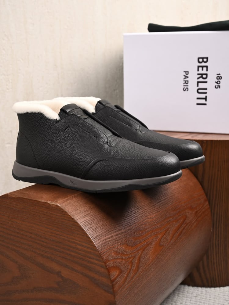 حذاء شتوي رجالي فاخر مبطن بالفرو من بيرلوتي (Berluti)