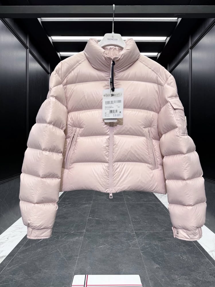 جاكيت مونكلر النسائي المبطن بالريش الفاخر (Moncler Puffer Down Jacket)