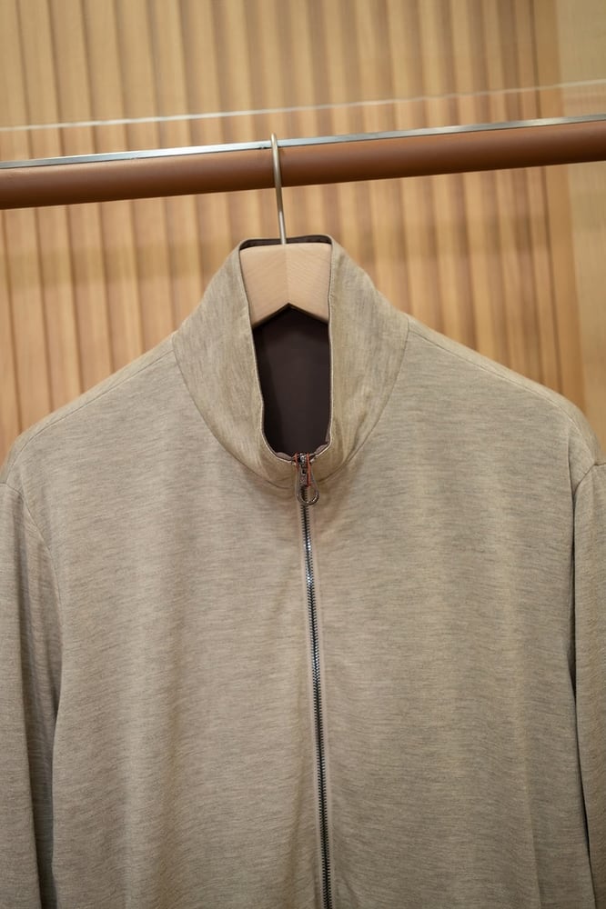 جاكيت "بومبر" الفاخر ثنائي الوجه من لورو بيانا (Loro Piana Reversible Bomber Jacket)