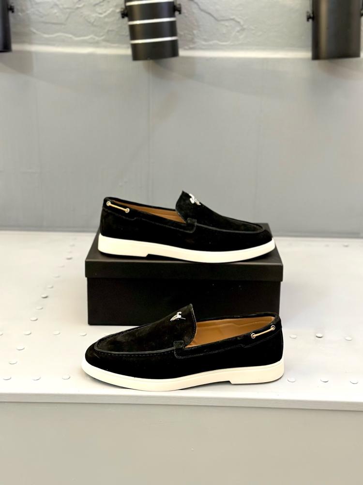 حذاء لوفر (Loafers) كاجوال فاخر من جوزيبي زانوتي (Giuseppe Zanotti) من جلد السويد باللون الأسود الملكي.