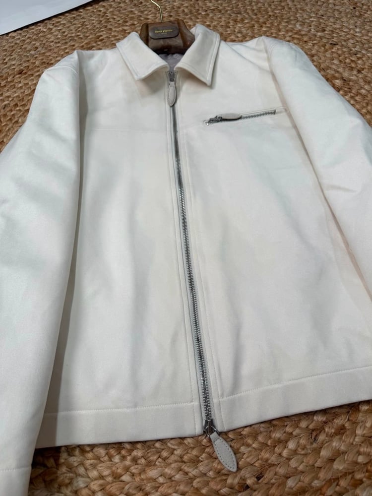 جاكيت جلد / شمواه رجالي فاخر من "برلوتي" (Berluti) باللون الأبيض الأنيق (Off-White Suede Jacket)