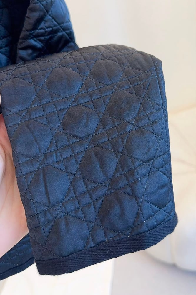 جاكيت "ديور" (Dior) النسائي المبطن بتصميم كاناج (Cannage) الأيقوني