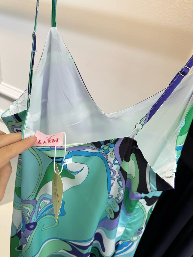 فستان "بوتشي" (Pucci) الفاخر