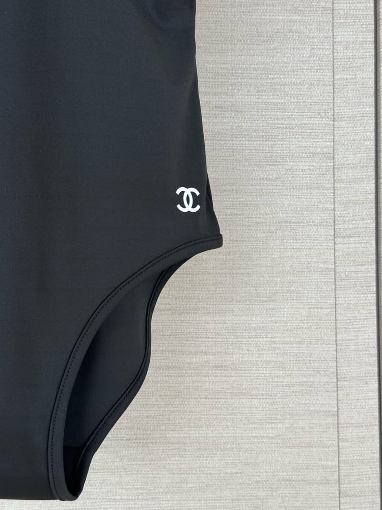 مايوه (قطعة واحدة) أسود وأبيض  من  Chanel