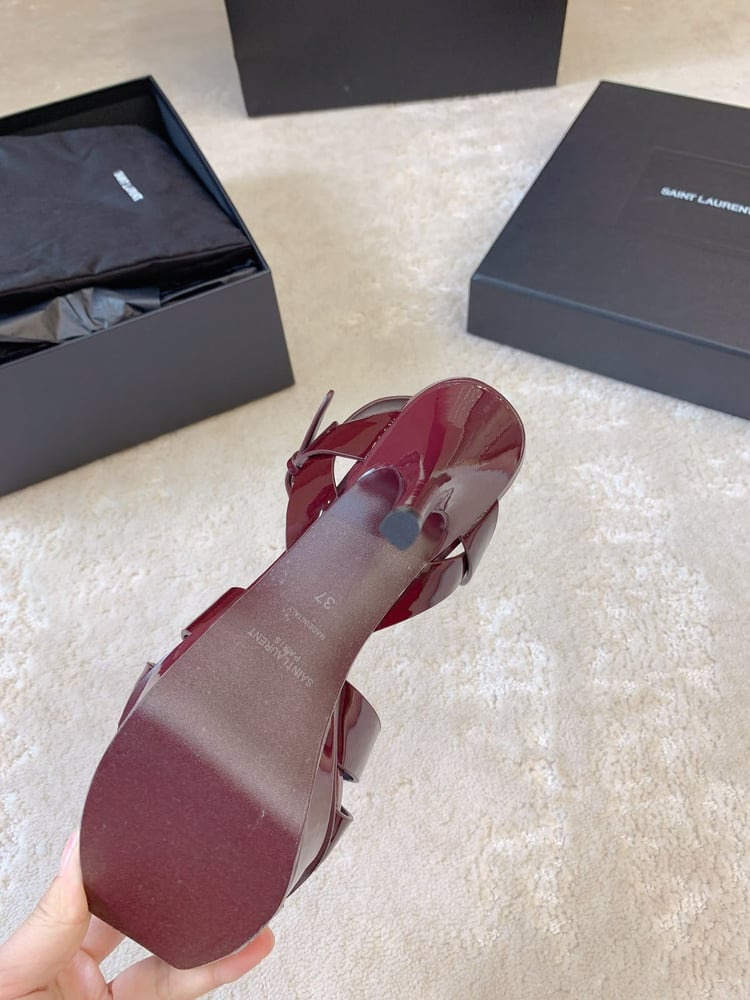 صندل سان لوران "تريبيوت" (Saint Laurent Tribute Sandal)