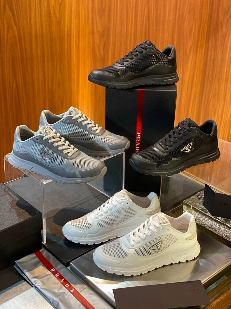 حذاء رياضي رجالي فاخر "برادا" (Prada)