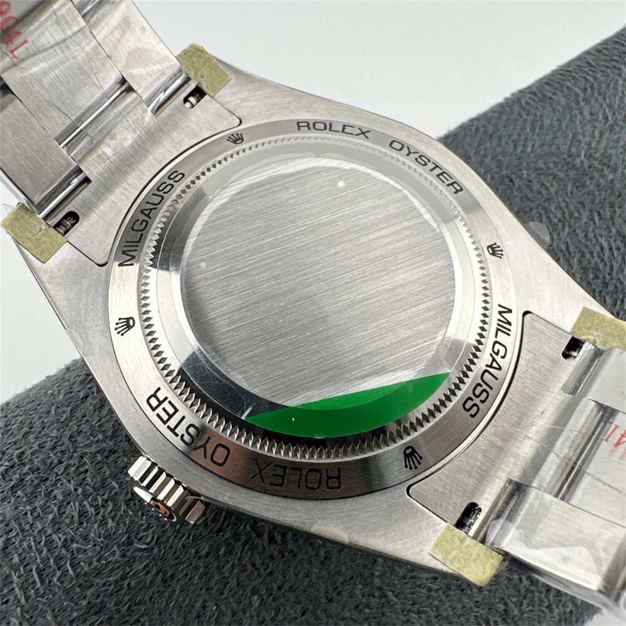 ساعة رولكس ميجوس الزجاجية الخضراء الفاخرة (Rolex Milgauss Green Crystal Replica)