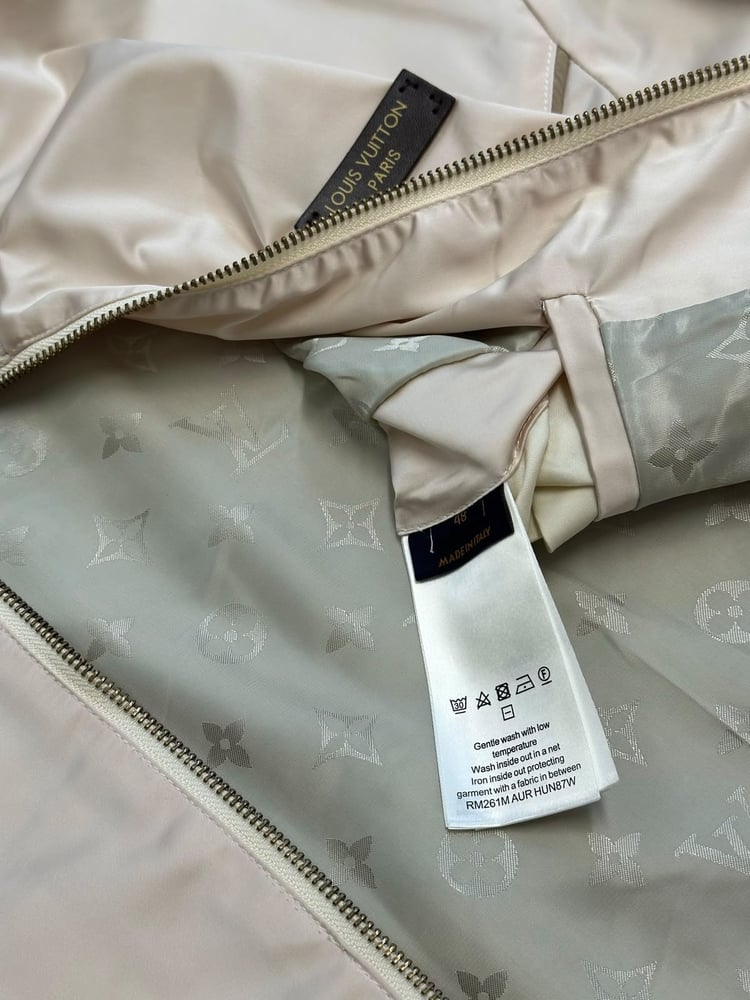 جاكيت لويس فيتون الساتان الفاخر (Louis Vuitton Satin Bomber Jacket)