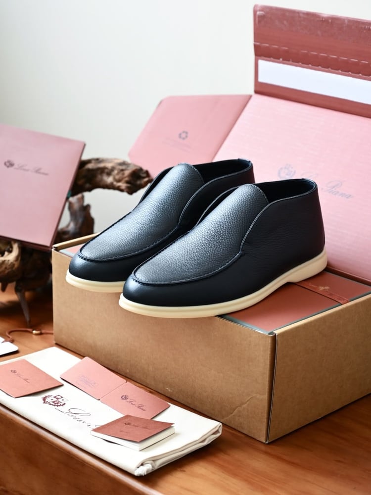 حذاء لورو بيانا الرجالي المصنوع من الجلود الحبيبية الفاخرة (Loro Piana Open Walk Grained Leather Shoes)