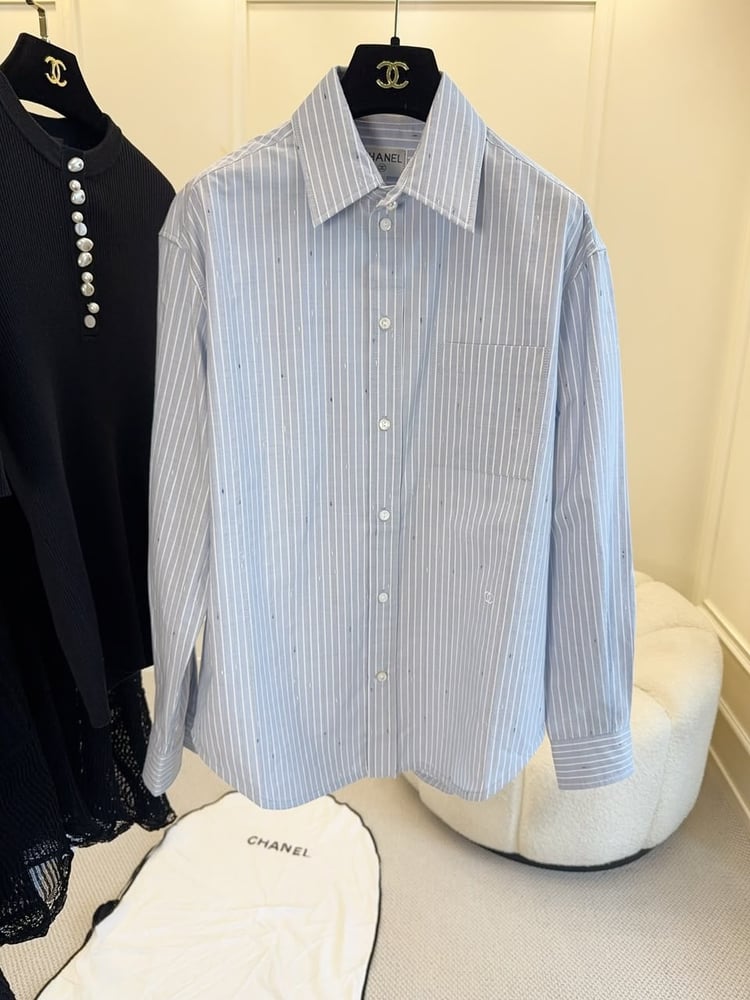 قميص "شانيل" (Chanel) الفاخر