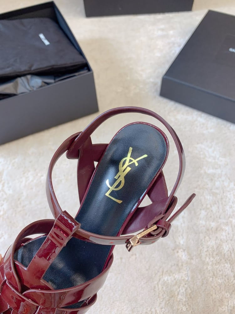صندل سان لوران "تريبيوت" (Saint Laurent Tribute Sandal)