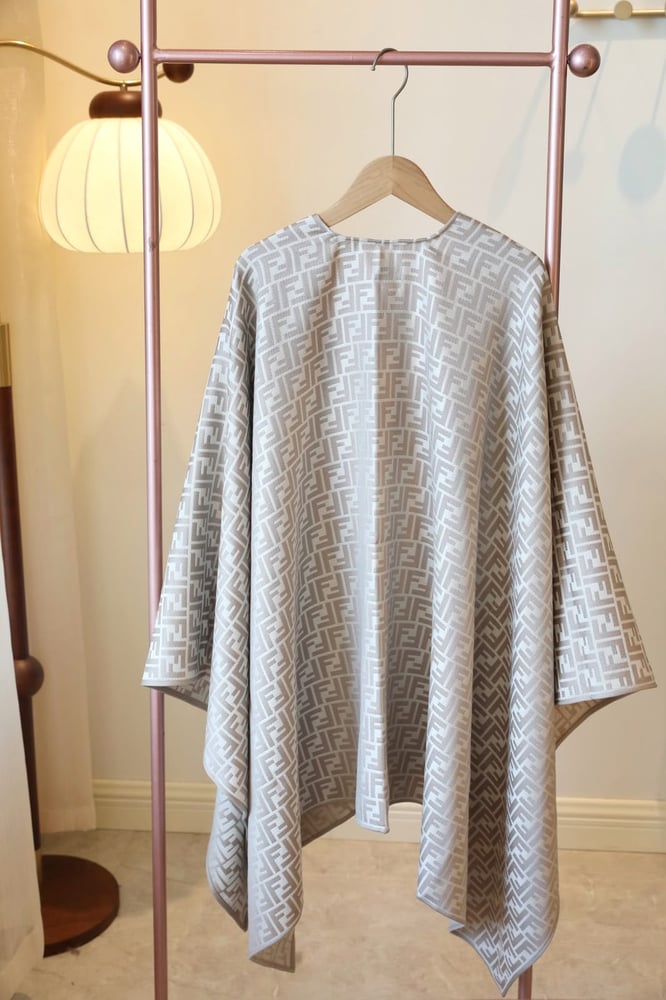 شال / بونشو فندي النسائي بنقشة شعار FF الأيقوني (Fendi FF Monogram Wool & Silk Poncho / Shawl)