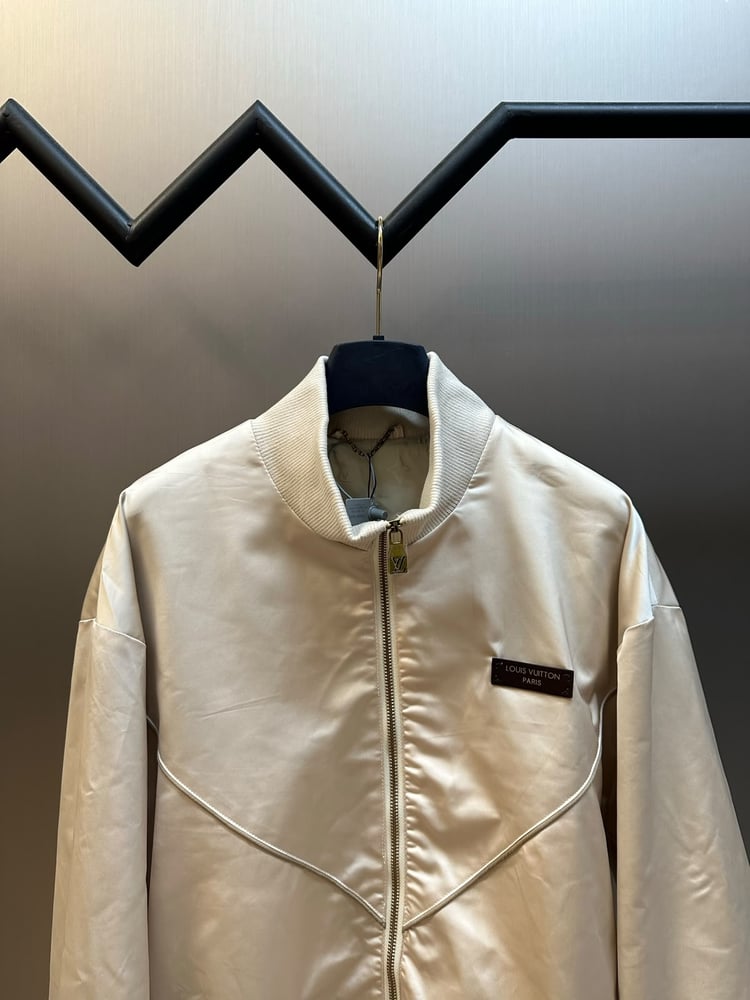 جاكيت لويس فيتون الساتان الفاخر (Louis Vuitton Satin Bomber Jacket)