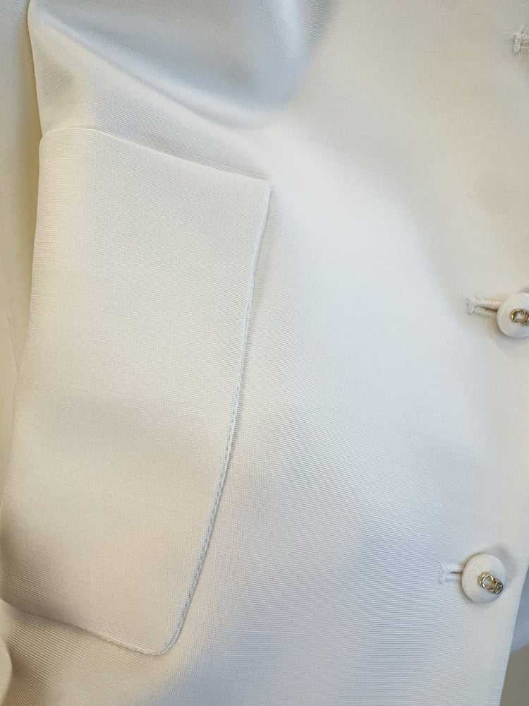 سترة ديور البيضاء المطرزة (Dior White Embellished Jacket)
