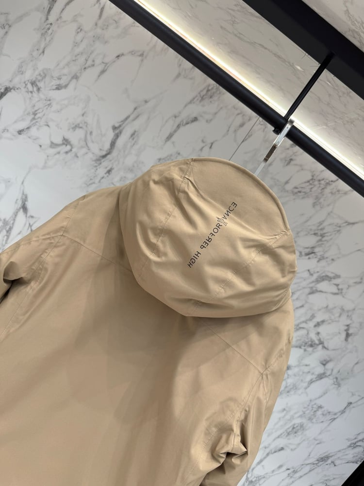 جاكيت / معطف رجالي فاخر مقاوم للعوامل الجوية (Gore-Tex / Grenoble) من "مونكلير" (Moncler) باللون البيج / الكاميل