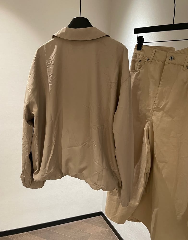 طقم "لويفي" العصري باللون البيج (Loewe Modern Beige Set)
