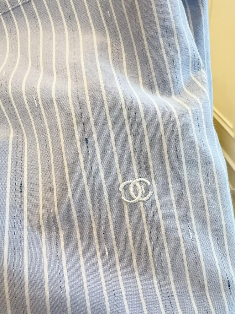 قميص "شانيل" (Chanel) الفاخر