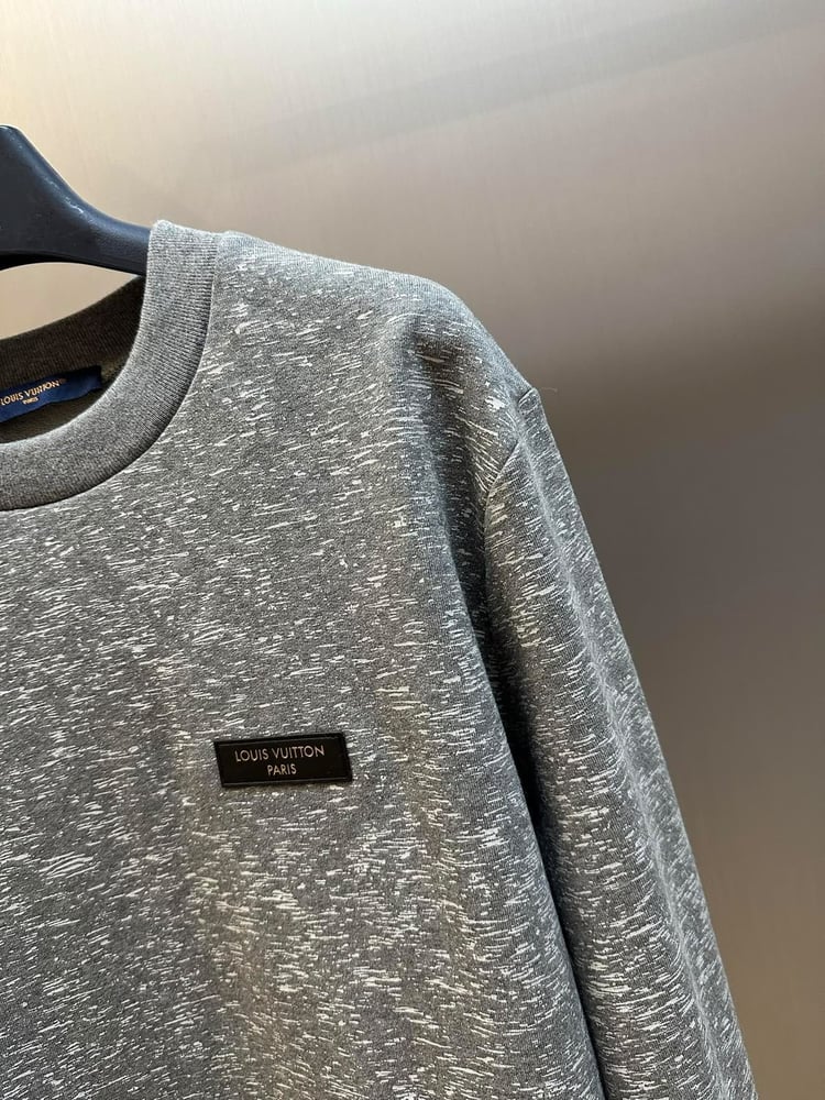سويت شيرت رجالي فاخر بياقة دائرية من لويس فويتون (Louis Vuitton)