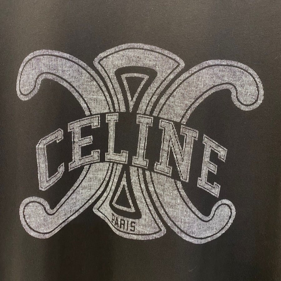 تيشيرت Celine Paris "Triomphe" - إصدار الشعار البارز الفاخر