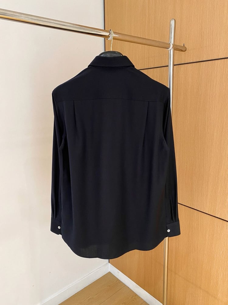قميص "لورو بيانا" (Loro Piana)