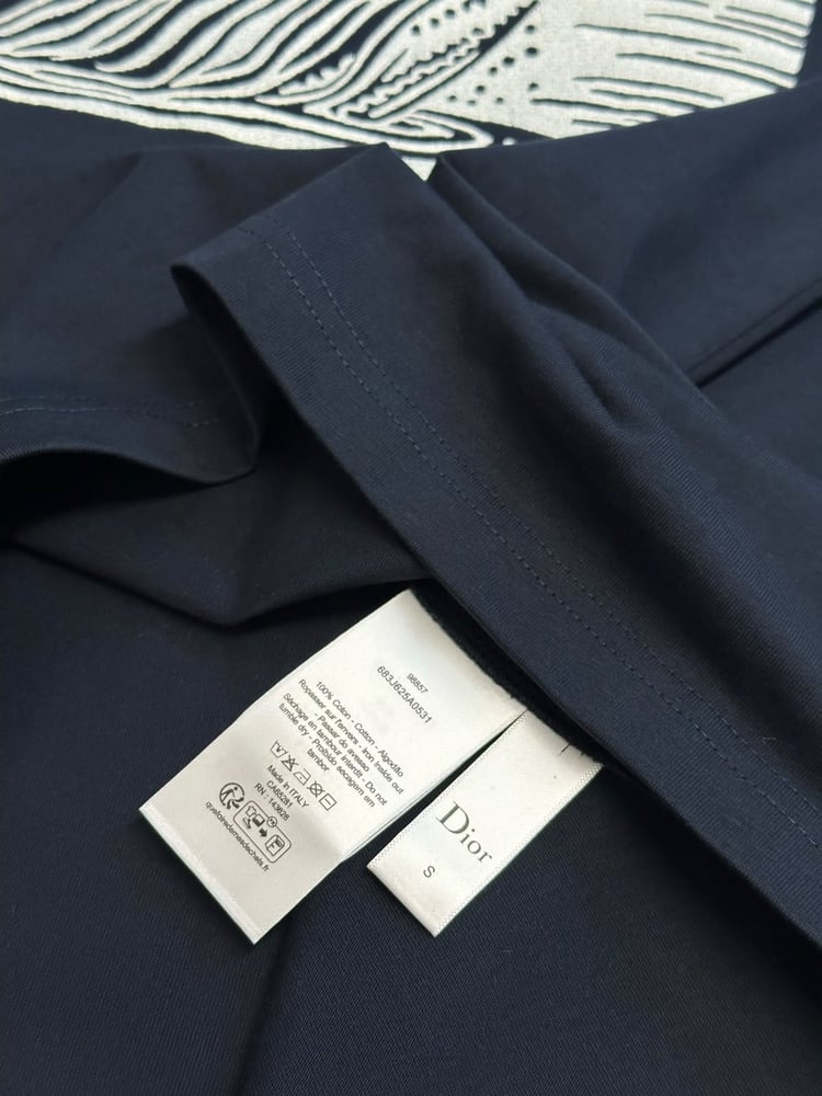 تيشيرت رجالي فاخر بتصميم موبي ديك من كريستيان ديور (Christian Dior)