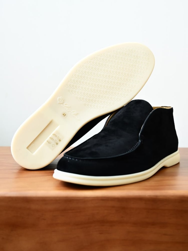 حذاء لورو بيانا الرجالي الشمواه الأيقوني (Loro Piana Open Walk Suede Shoes)