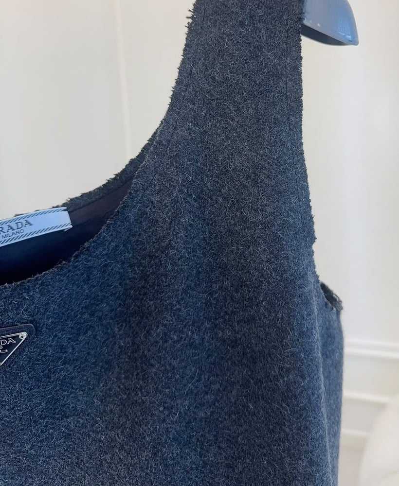 بلوزة برادا النسائية من الصوف الفاخر بدون أكمام (Prada Wool Tank Top / Vest)