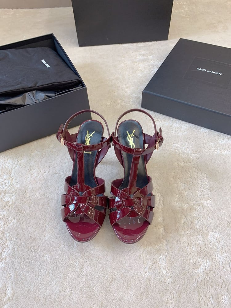 صندل سان لوران "تريبيوت" (Saint Laurent Tribute Sandal)