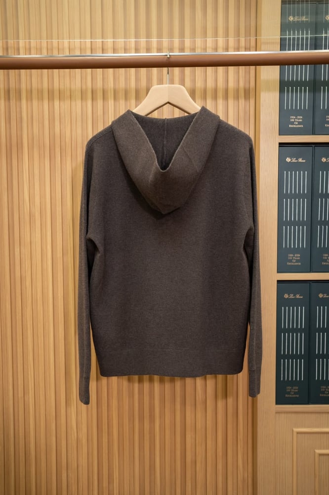 طقم هودي بسحاب وبنطلون فاخر من لورو بيانا (Loro Piana Wool Zip-Up Tracksuit)