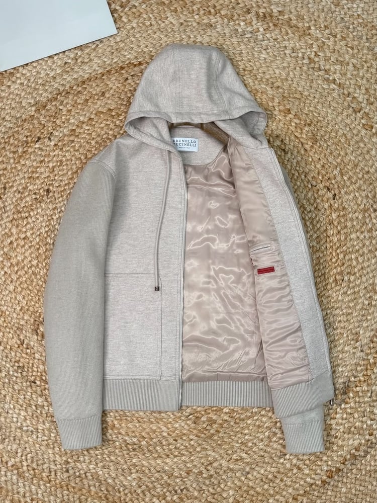 طقم رجالي فاخر بسحاب وقبعة (هودي وبنطال) من برونيلو كوتشينيلي (Brunello Cucinelli)