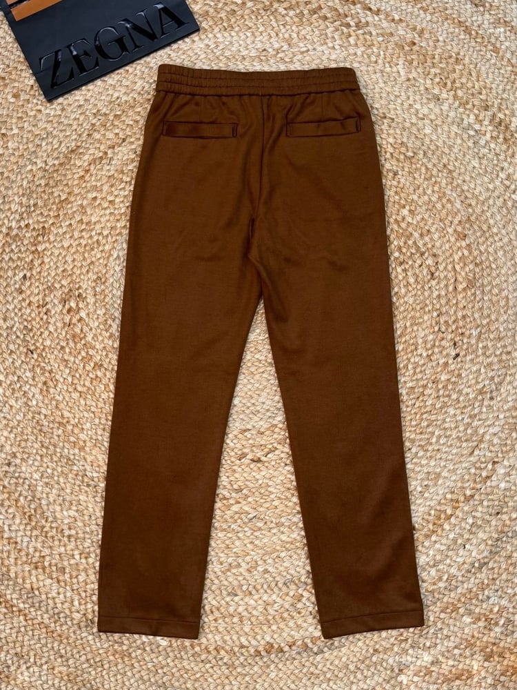 طقم رجالي بني فاخر (جاكيت بسحاب وبنطلون رياضي) من زينيا (Zegna)