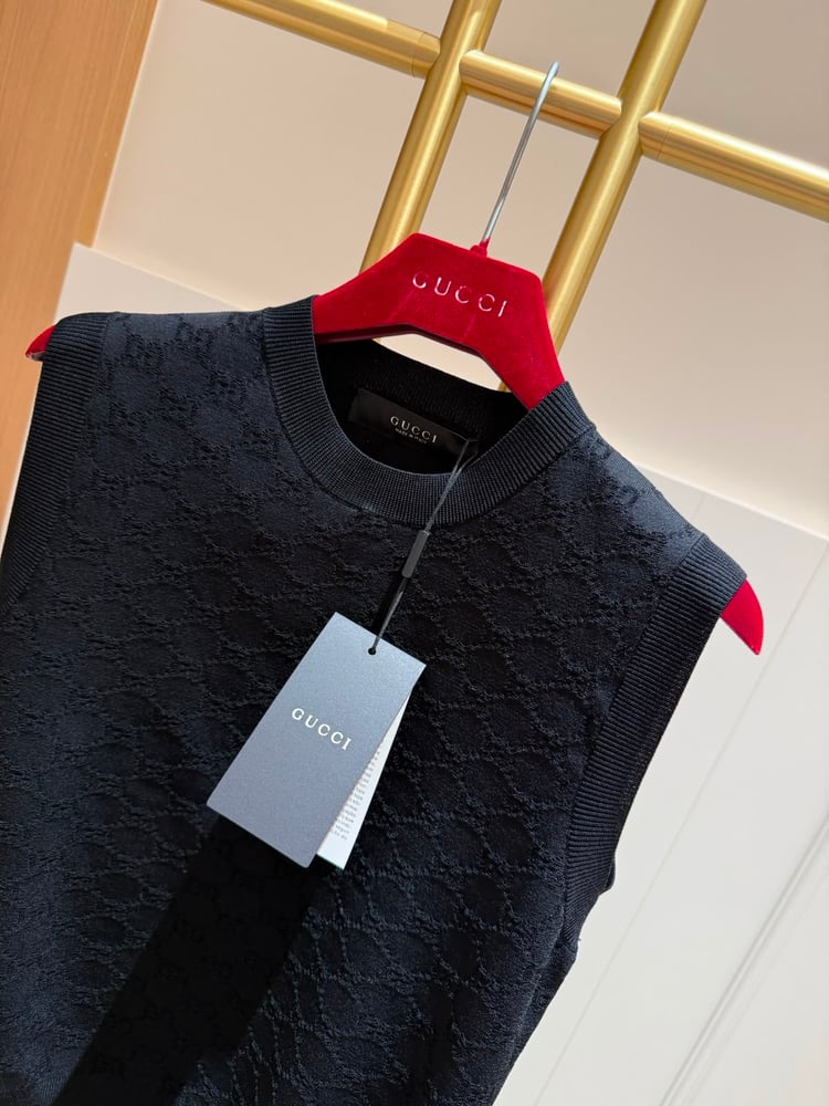 توب / بلوزة بدون أكمام "غوتشي" (Gucci) الفاخرة