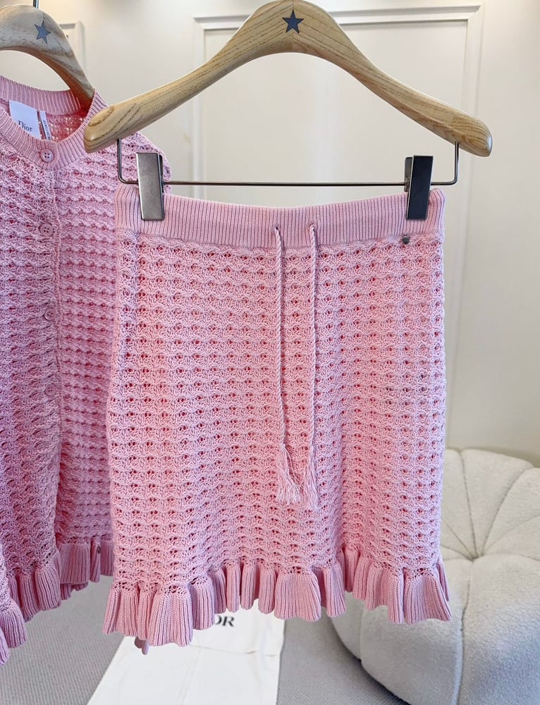 طقم ديور المحاك باللون الوردي (Dior Pink Knit Set)