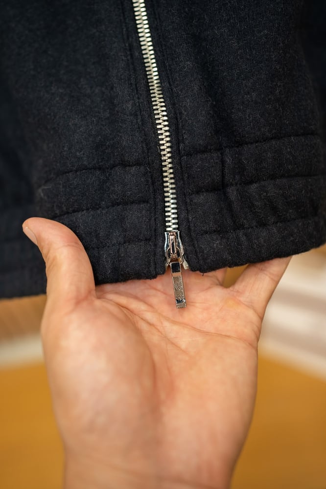 طقم كشمير فاخر بسحاب مرتفع من لورو بيانا (Loro Piana Cashmere Full-Zip Tracksuit)